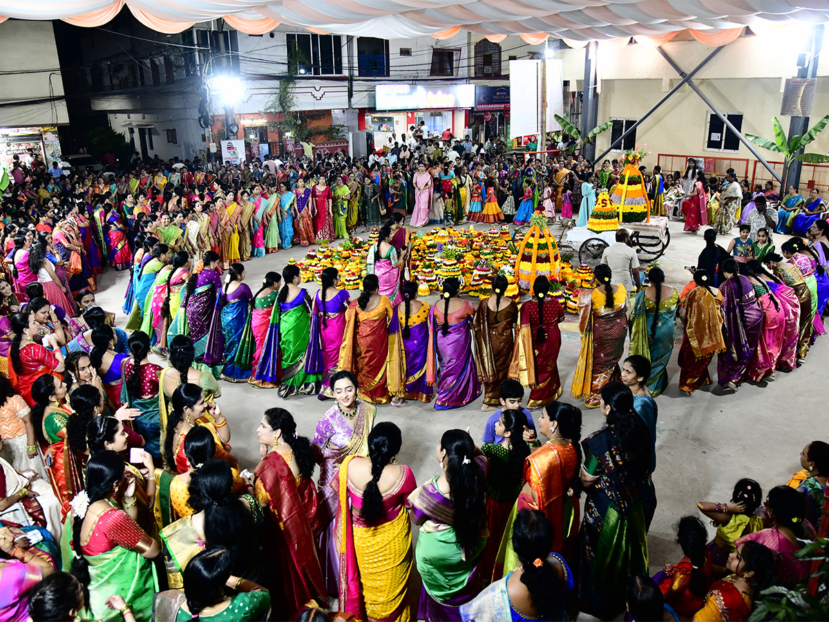 Bathukamma_20Festival_20Celebrations_202025_20Photos__20_2810_29.jpg 10
