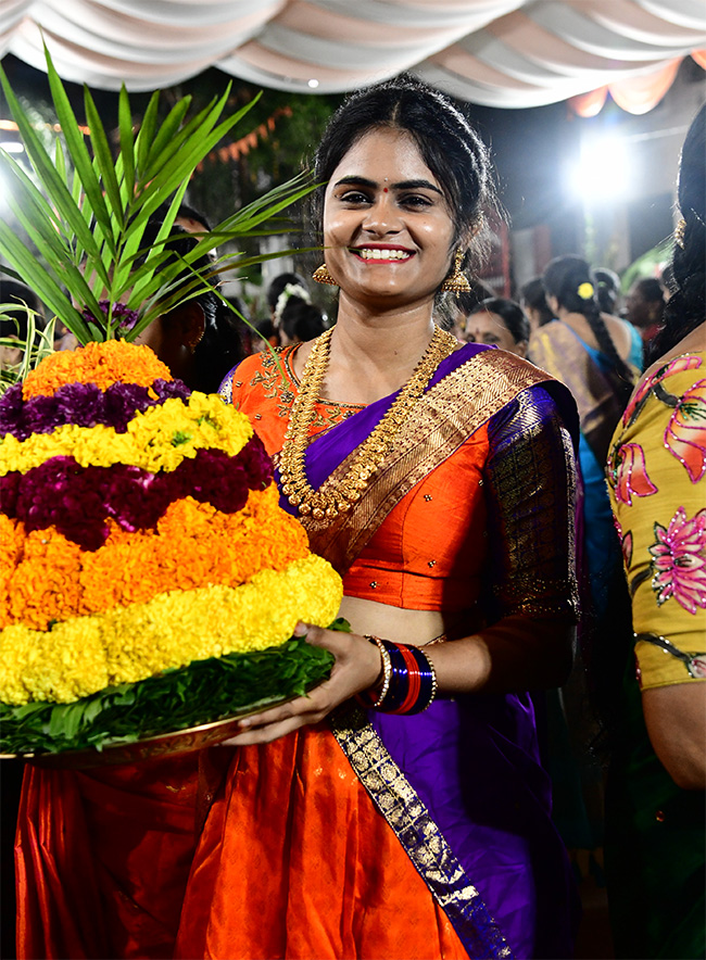 Bathukamma_20Festival_20Celebrations_202025_20Photos__20_2812_29.jpg 12