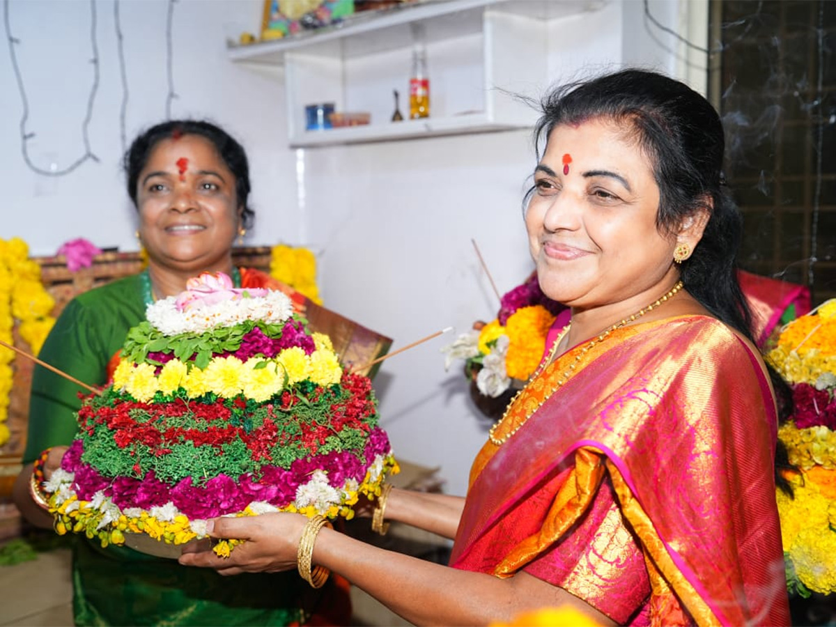 Bathukamma_20Festival_20Celebrations_202025_20Photos__20_2816_29.jpg 16