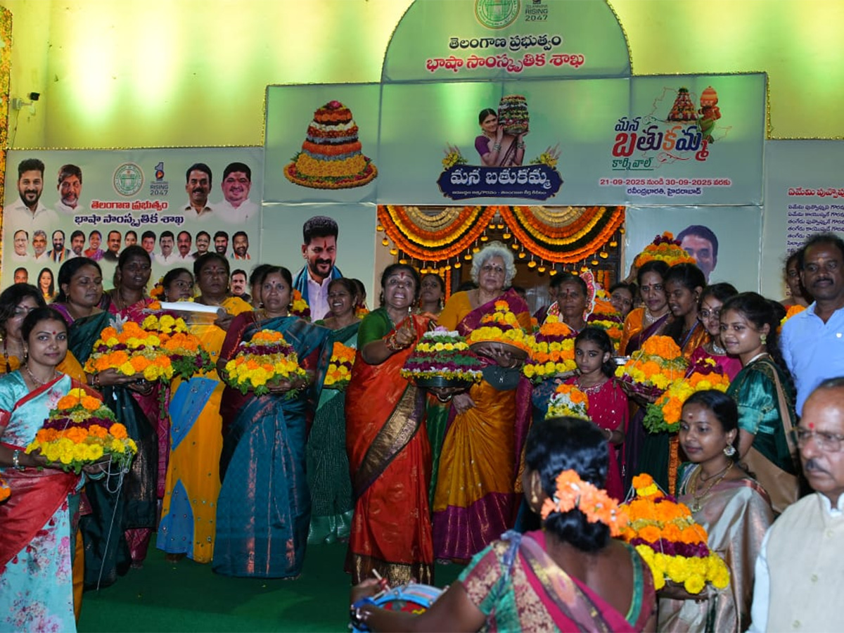 Bathukamma_20Festival_20Celebrations_202025_20Photos__20_2818_29.jpg 18