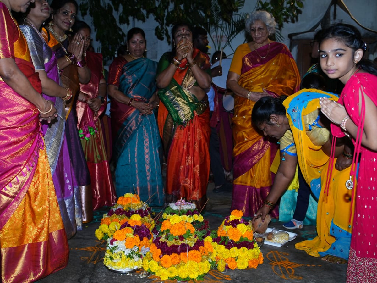 Bathukamma_20Festival_20Celebrations_202025_20Photos__20_2822_29.jpg 22