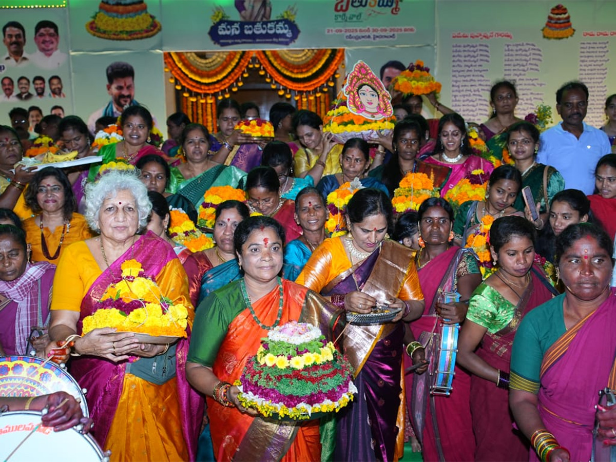 Bathukamma_20Festival_20Celebrations_202025_20Photos__20_2823_29.jpg 23