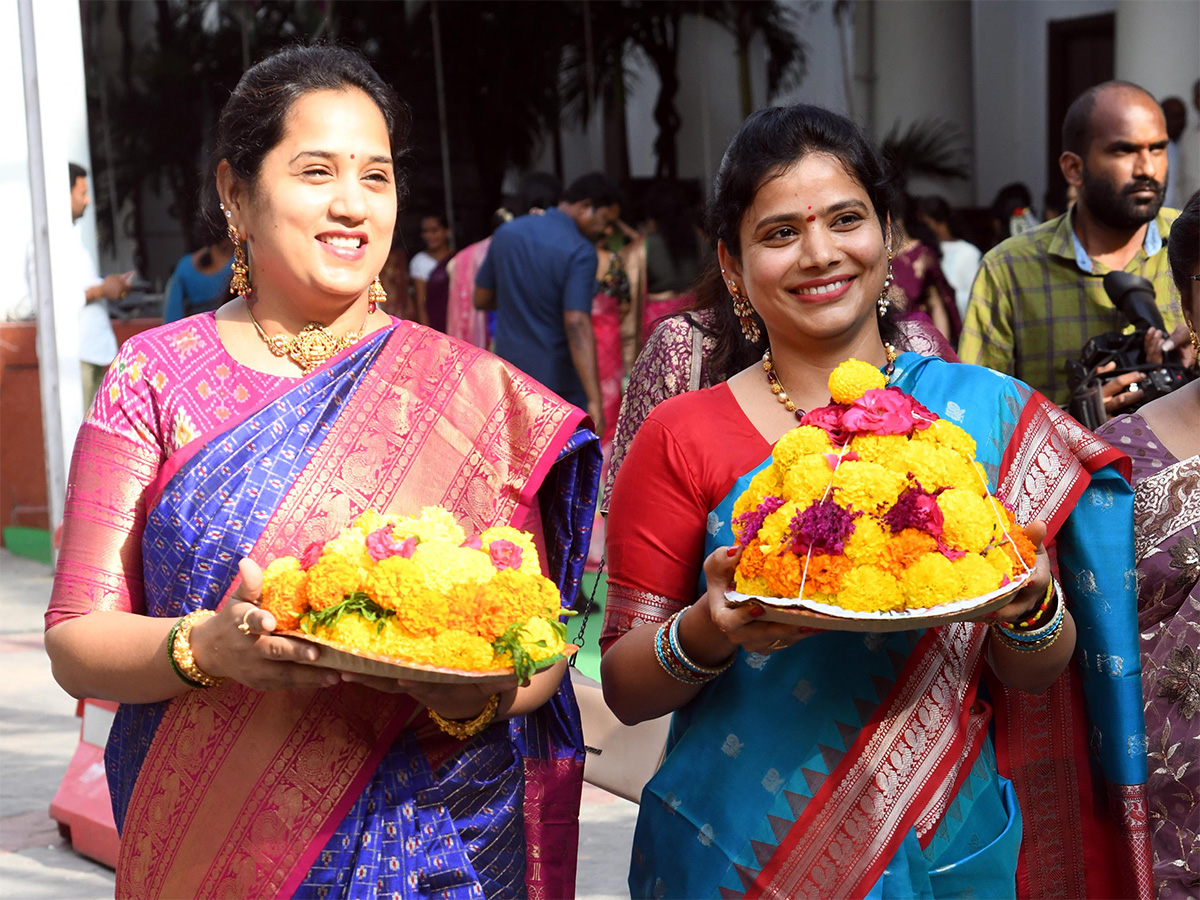 Bathukamma_20Festival_20Celebrations_202025_20Photos__20_2824_29.jpg 24