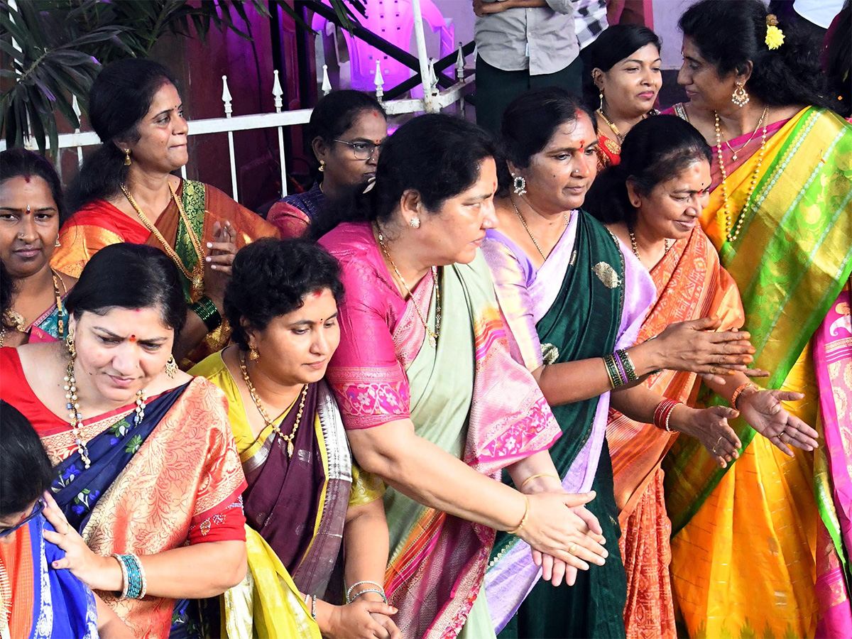 Bathukamma_20Festival_20Celebrations_202025_20Photos__20_2826_29.jpg 26
