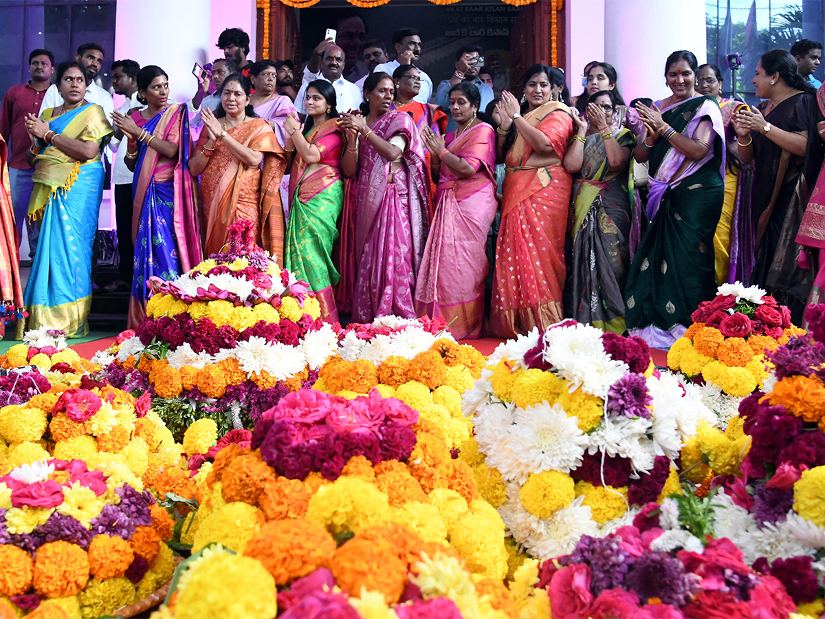 Bathukamma_20Festival_20Celebrations_202025_20Photos__20_2828_29.jpg 28