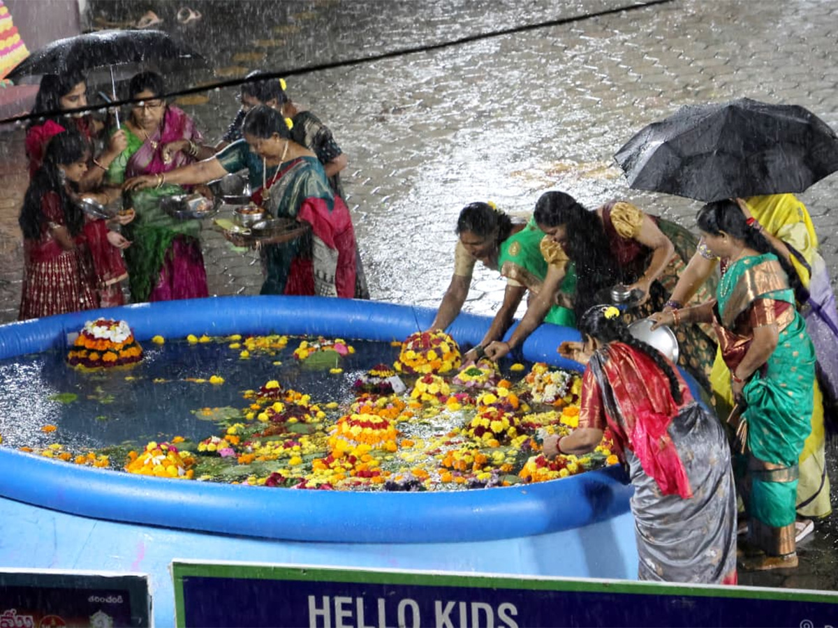 Bathukamma_20Festival_20Celebrations_202025_20Photos__20_285_29.jpg 5