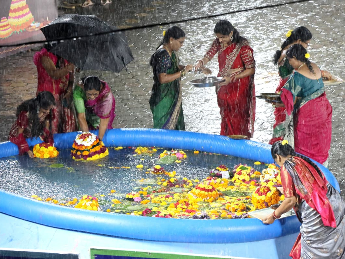 Bathukamma_20Festival_20Celebrations_202025_20Photos__20_286_29.jpg 6