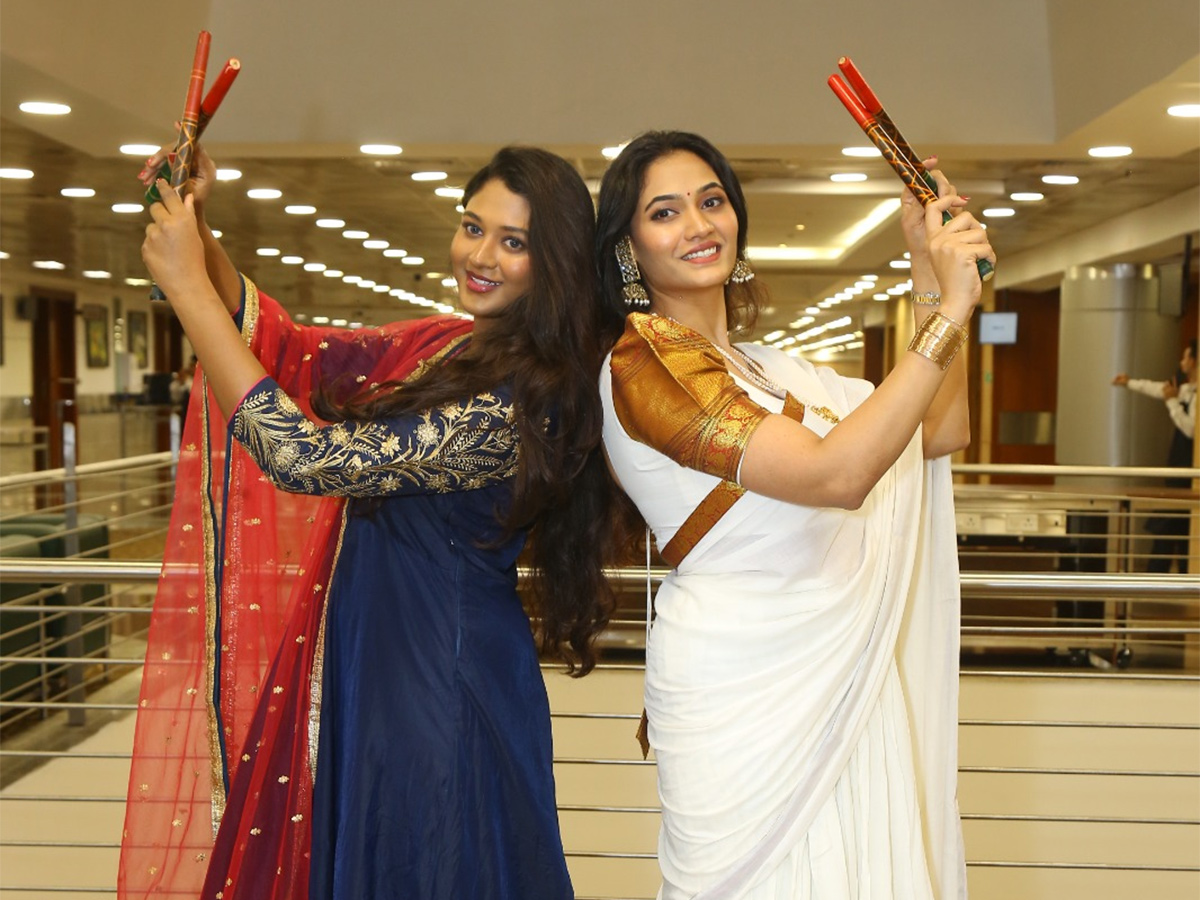 Celebrity_20Dandiya_20Nights_20Season_209_20Photos__20_2811_29.jpg 11