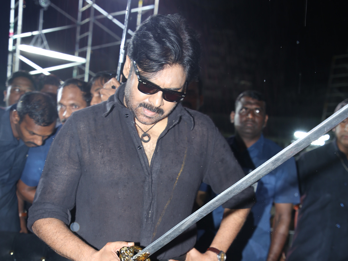 Pawan_20Kalyan_20OG_20Movie_20Pre_20Release_20Event_20Photos__20_2812_29.jpg 12