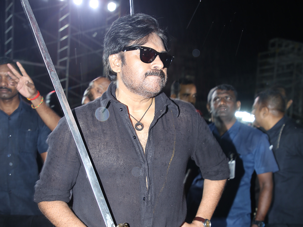 Pawan_20Kalyan_20OG_20Movie_20Pre_20Release_20Event_20Photos__20_2813_29.jpg 13