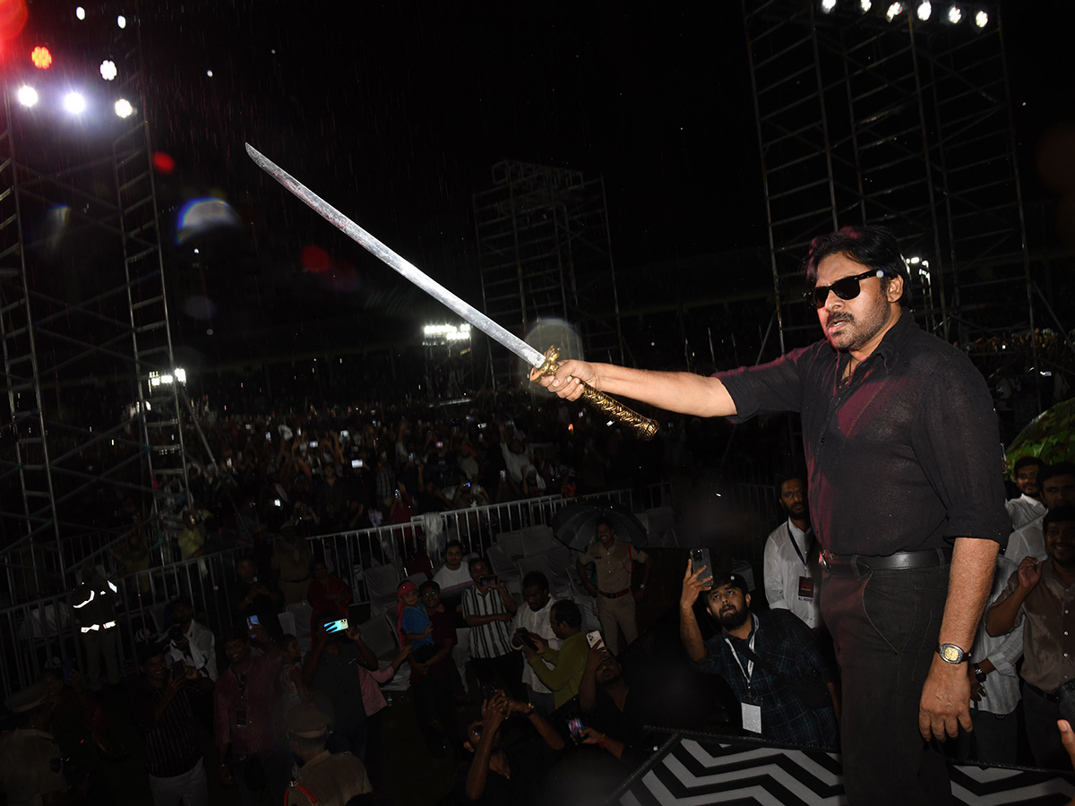 Pawan_20Kalyan_20OG_20Movie_20Pre_20Release_20Event_20Photos__20_288_29.jpg 8