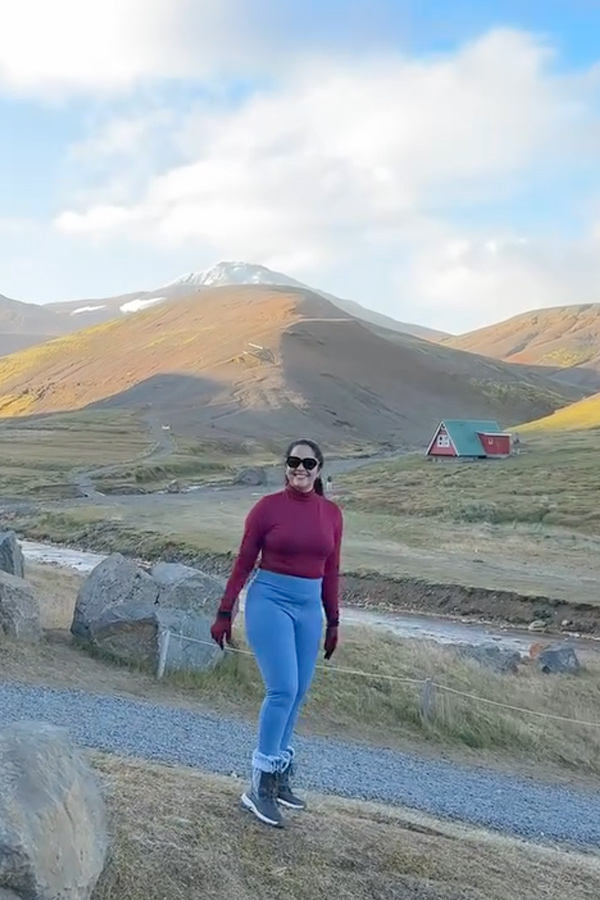 Anchor_20Anasuya_20Bharadwaj_20Shares_20Travel_20Moments_20from_20Iceland_20Photos_20_282_29.jpg 3