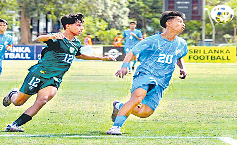 INDIA-BT-PAK-FOOTBALL11.jpg
