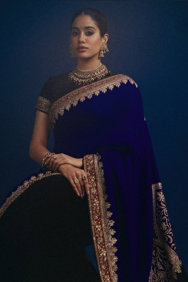 Janhvi_20Kapoor_20Beautifully_20Rewears_20Her_20mother_20Sridevi_20Saree_20Photos_20_2815_29.jpg 17