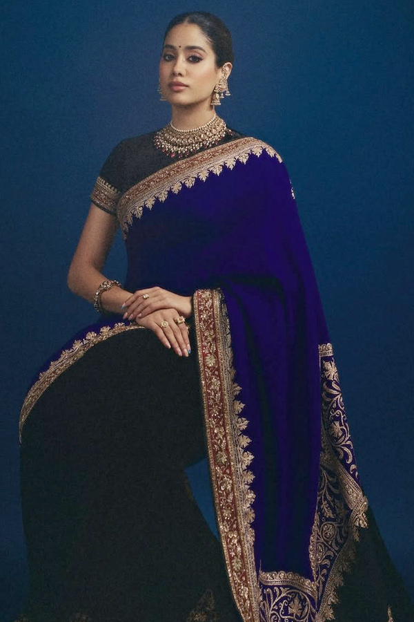 Janhvi_20Kapoor_20Beautifully_20Rewears_20Her_20mother_20Sridevi_20Saree_20Photos_20_282_29.jpg 4