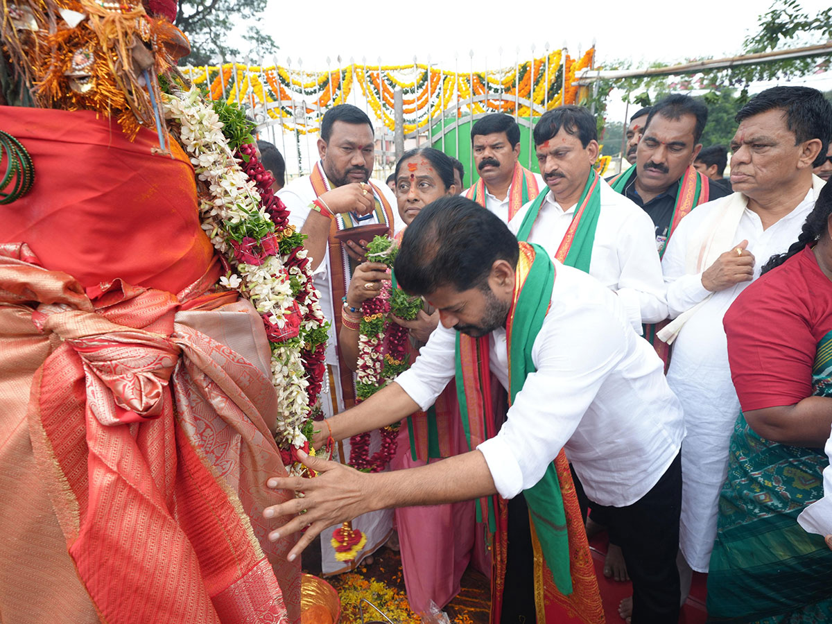 CM_20Revanth_20Reddy_20Visits_20Medaram_20Sammakka_20Saralamma_20Temple_20Photos__20_281_29.jpg 1