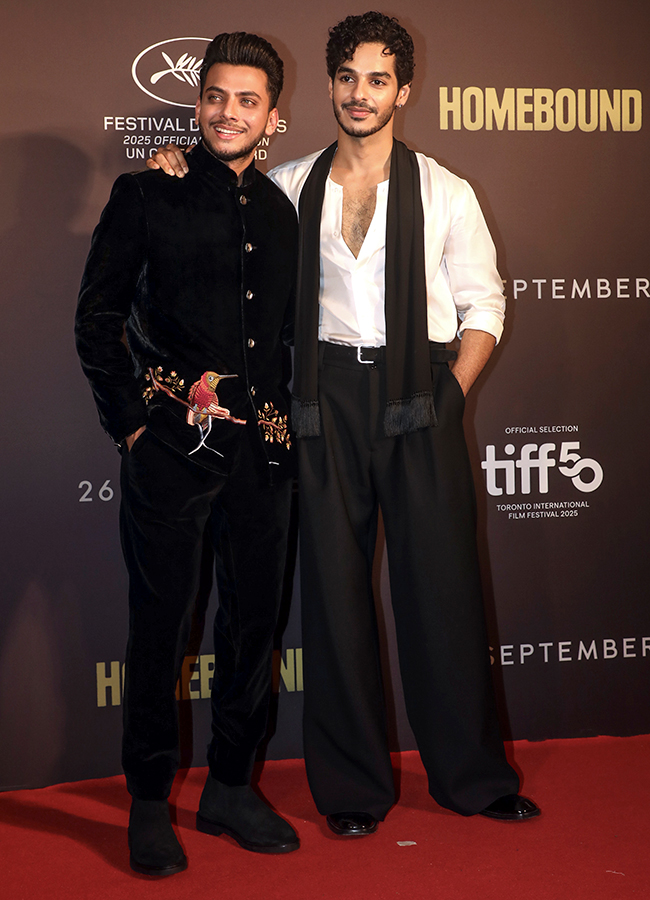 Janhvi_20Kapoor_20poses_20for_20photos_20during_20the_20premiere_20of_20the_20film_20Homebound__20_286_29.jpg 6