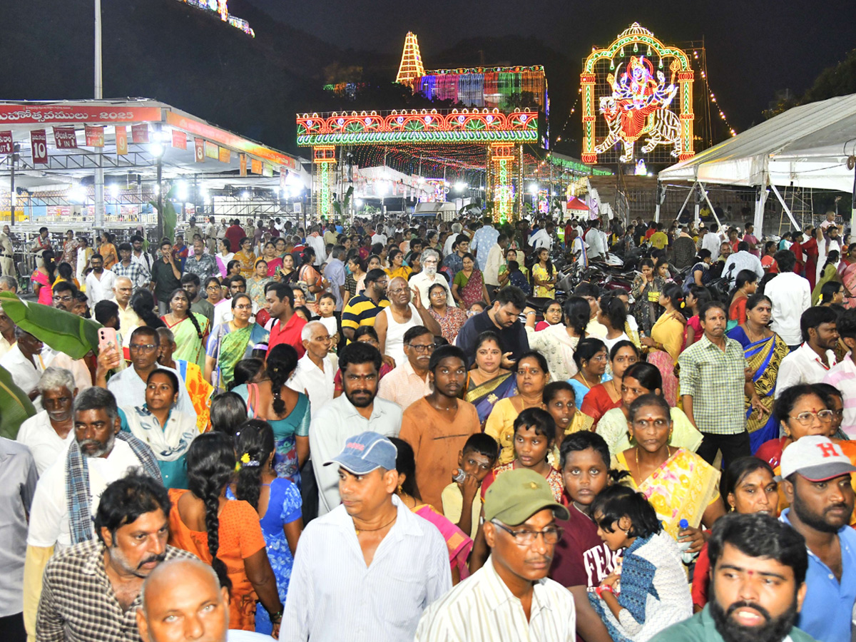Sri_20Annapurna_20Devi_20Alankaram_20Day_203_20In_20Vijayawada_20Kanaka_20Durga_20Temple_20Photos_20_2817_29_0.jpg 12