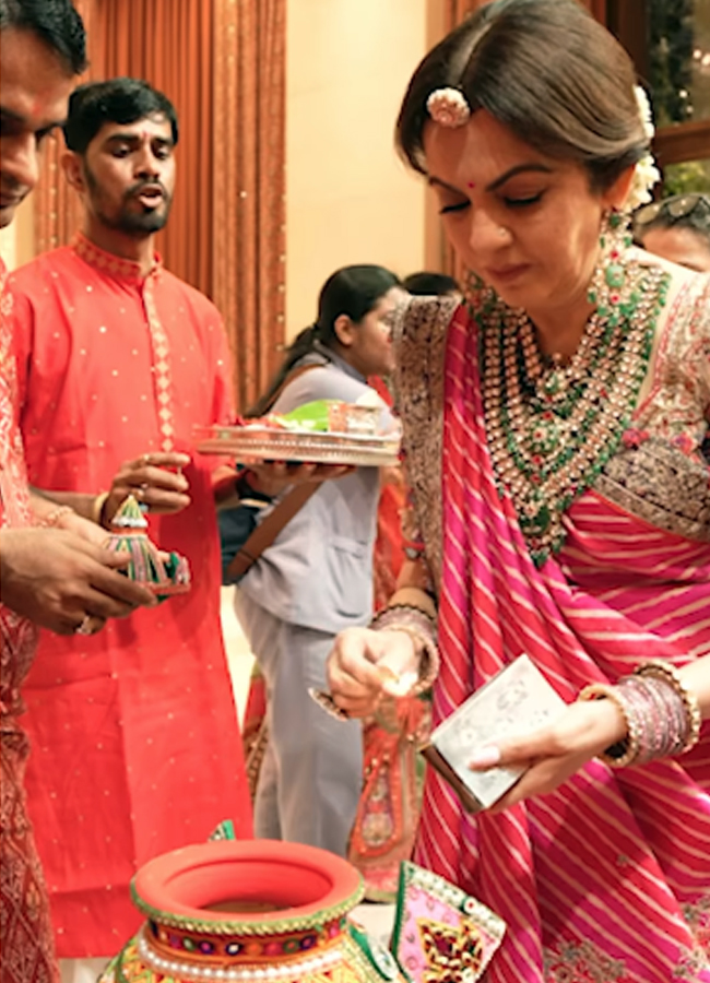 Ambani_20family_20dasara_20celebrations6.jpg 7