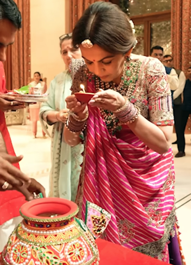 Ambani_20family_20dasara_20celebrations7.jpg 8