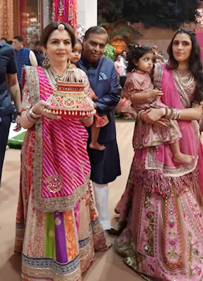 Ambani_20family_20dasara_20celebrations8.jpg 9