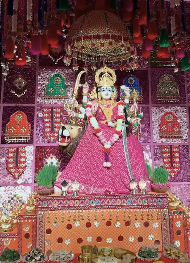 Ambani_20family_20dasara_20celebrations9.jpg 10