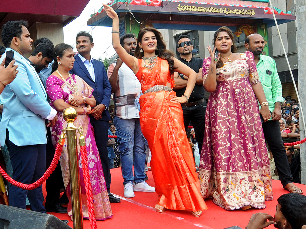 Heroine_20Nidhi_20Agarwal_20in_20Kurnool_20Photos__20_2812_29.jpg 12