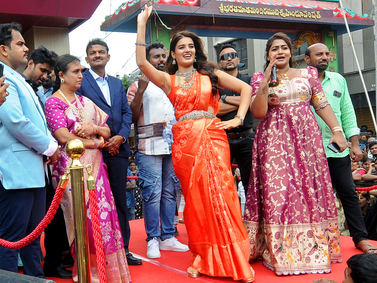 Heroine_20Nidhi_20Agarwal_20in_20Kurnool_20Photos__20_2813_29.jpg 13