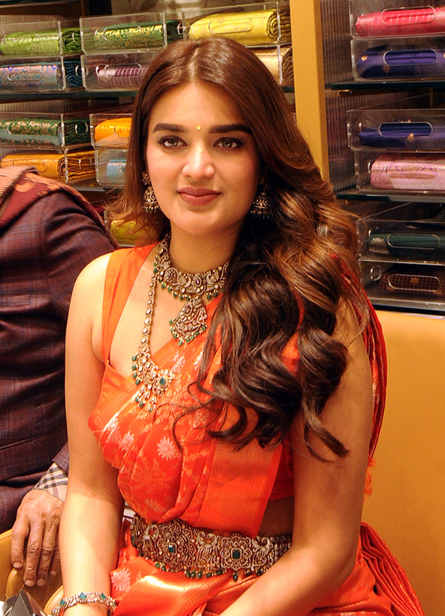 Heroine_20Nidhi_20Agarwal_20in_20Kurnool_20Photos__20_2817_29.jpg 17