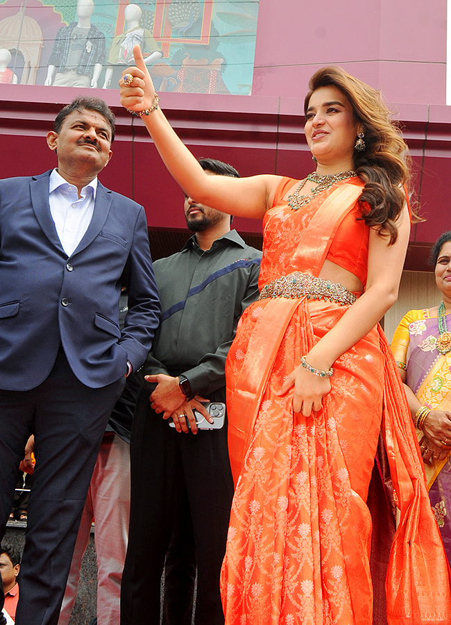 Heroine_20Nidhi_20Agarwal_20in_20Kurnool_20Photos__20_2821_29.jpg 21