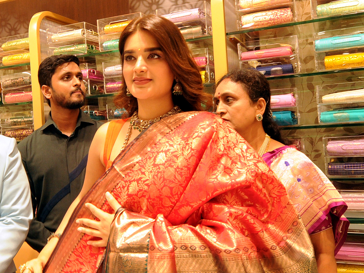 Heroine_20Nidhi_20Agarwal_20in_20Kurnool_20Photos__20_288_29.jpg 8