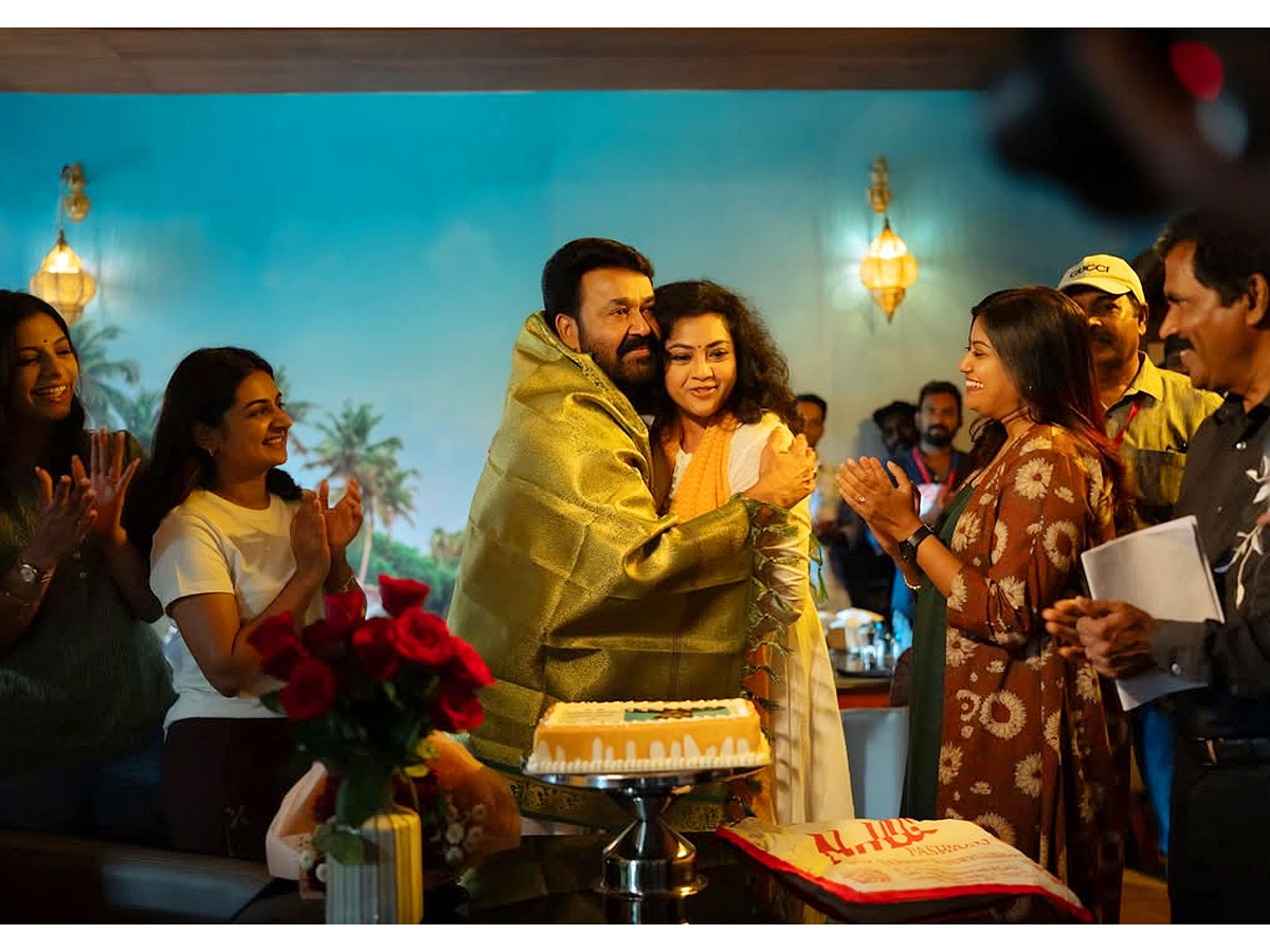 Actor_20Mohanlal_20Honored_20on_20the_20sets_20of_20Drishyam_203_20Photos_20_285_29.jpg 1