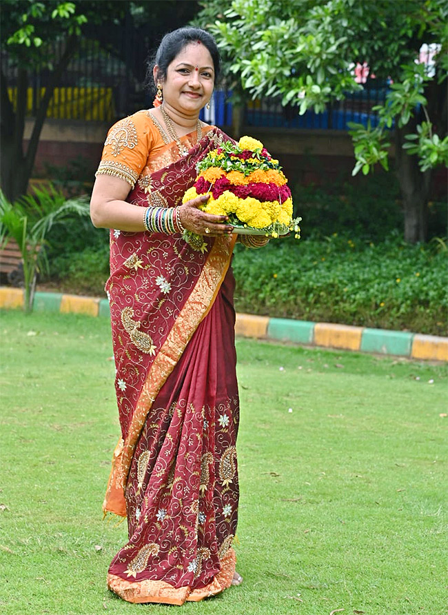 Jahnavi_20Group_20of_20Institutions_20Bathukamma_20celebrations__20_2810_29.jpg 10
