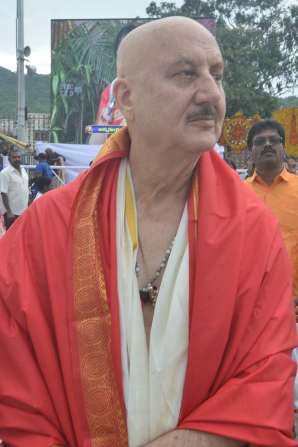 Popular_20Indian_20Actor_20Anupam_20Kher_20visited_20Tirumala_20Photos_20_2811_29.jpg 11
