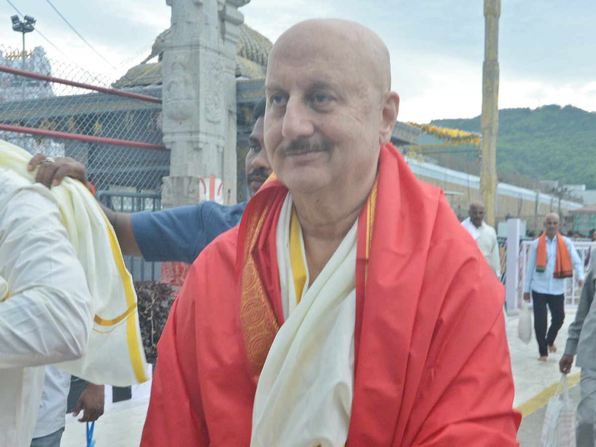 Popular_20Indian_20Actor_20Anupam_20Kher_20visited_20Tirumala_20Photos_20_283_29.jpg 3