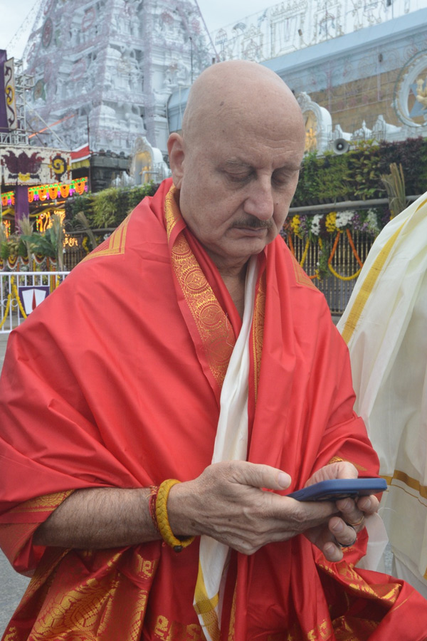 Popular_20Indian_20Actor_20Anupam_20Kher_20visited_20Tirumala_20Photos_20_285_29.jpg 5