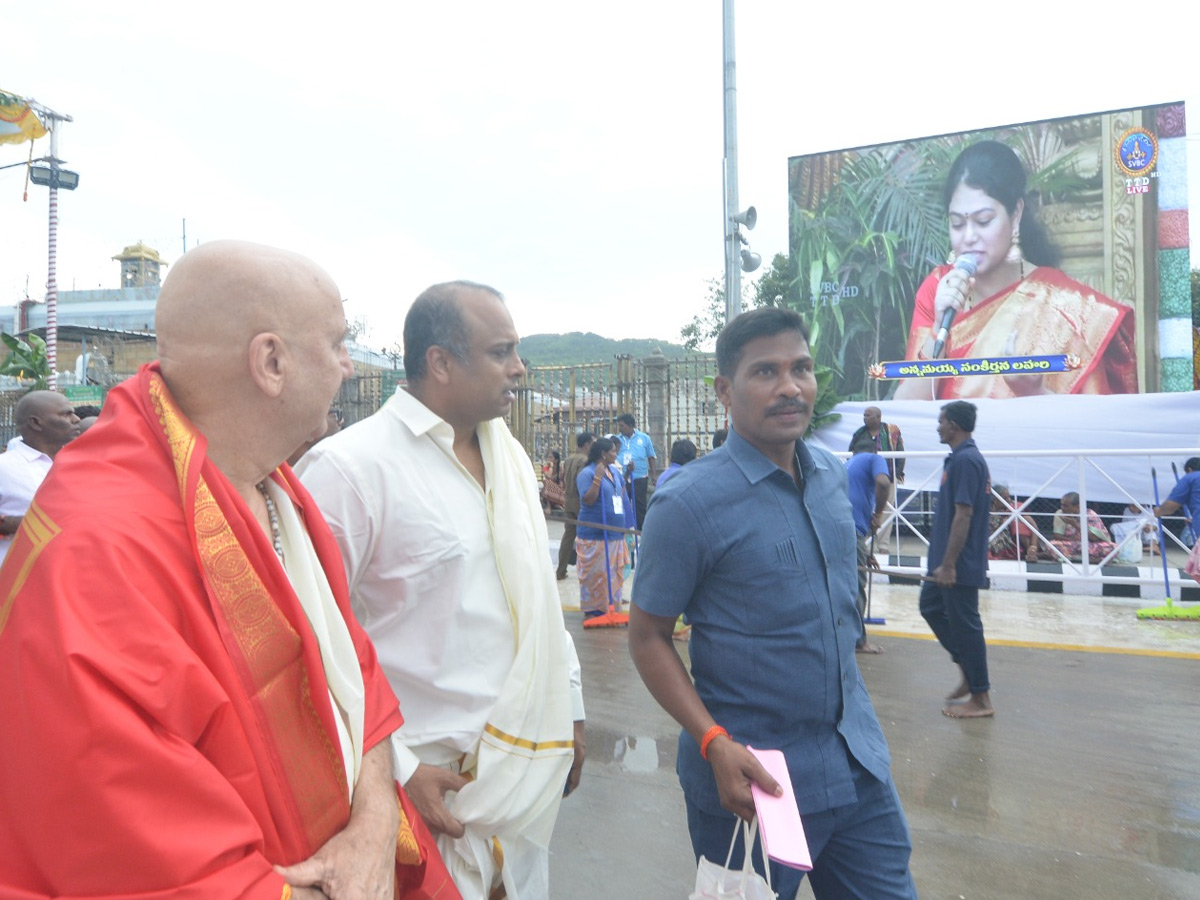 Popular_20Indian_20Actor_20Anupam_20Kher_20visited_20Tirumala_20Photos_20_289_29.jpg 9