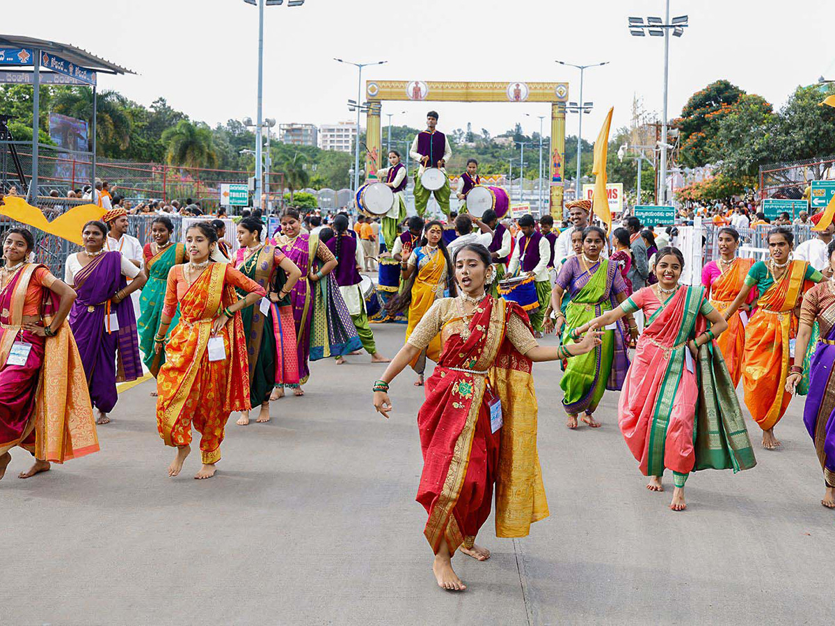 Simha_20Vahana_20Seva_20Tirumala_20Brahmotsavalu_202025_20Photos__20_2810_29.jpg 10