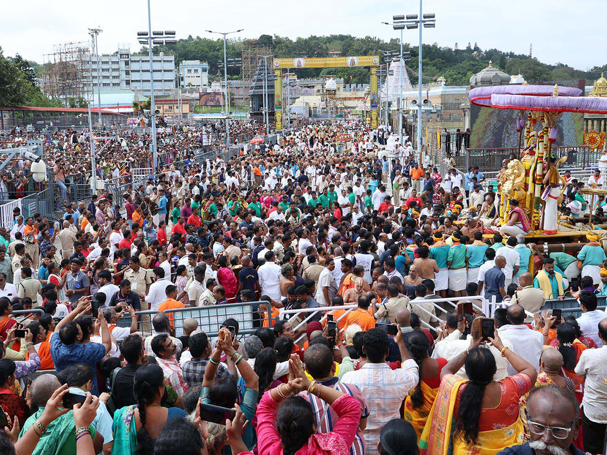 Simha_20Vahana_20Seva_20Tirumala_20Brahmotsavalu_202025_20Photos__20_286_29.jpg 6