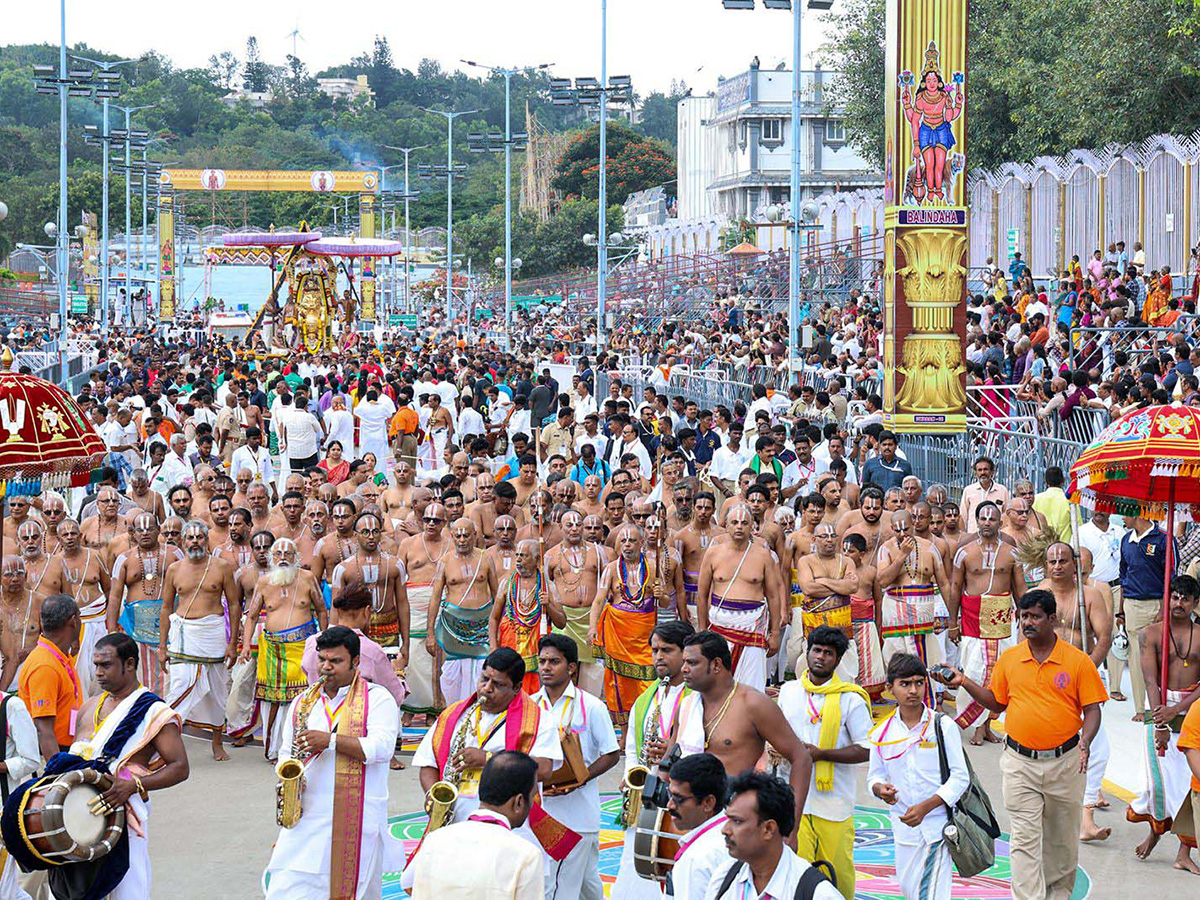 Simha_20Vahana_20Seva_20Tirumala_20Brahmotsavalu_202025_20Photos__20_289_29.jpg 9