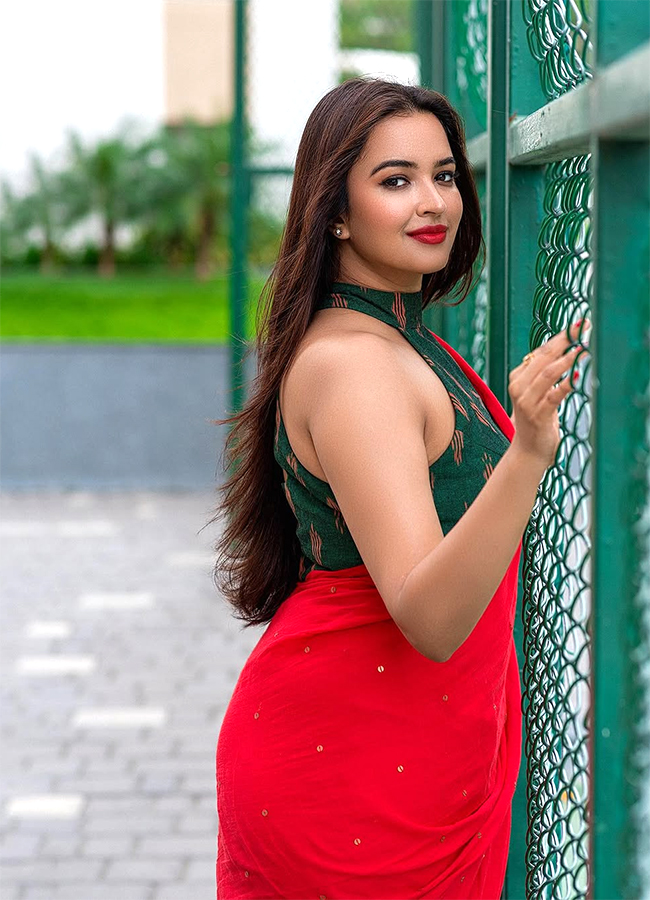 Tollywood_20Actress_20Pujita_20Ponnada_20Latest_20Photos__20_2814_29.jpg 14