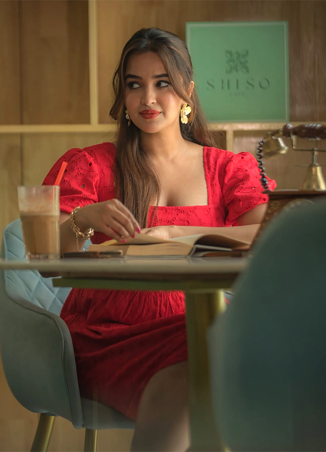 Tollywood_20Actress_20Pujita_20Ponnada_20Latest_20Photos__20_282_29.jpg 2