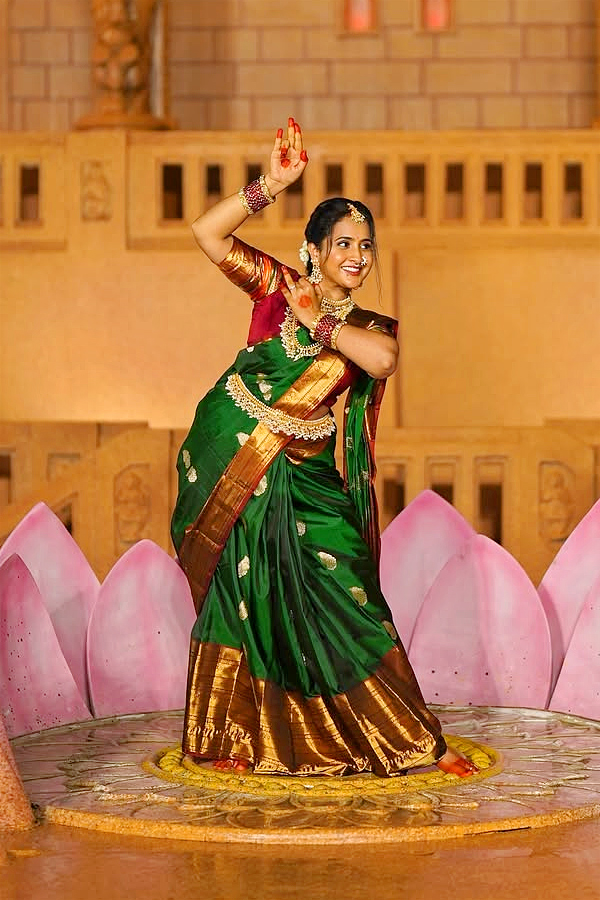 Festive_20vibes_20Stars_20In_20beautiful_20Attire_20Photos_20_2810_29.jpg 11