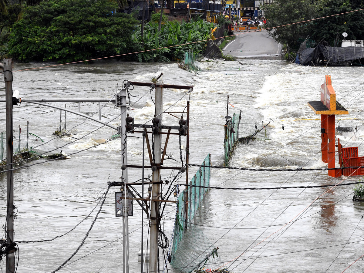 Heavy_20Flood_20Water_20Flow_20in_20Musi_20River_20due_20to_20Rains_20Photos_20_284_29.jpg 5