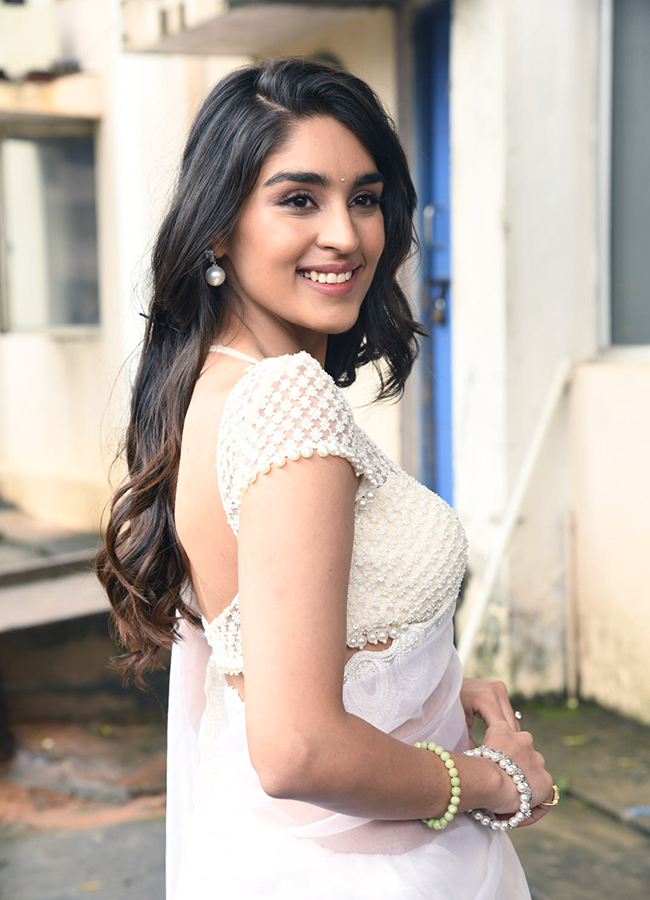 K_20Ramp_20Movie_20Actress_20Yukti_20Thareja_20HD_20Photos__20_2811_29.jpg 11