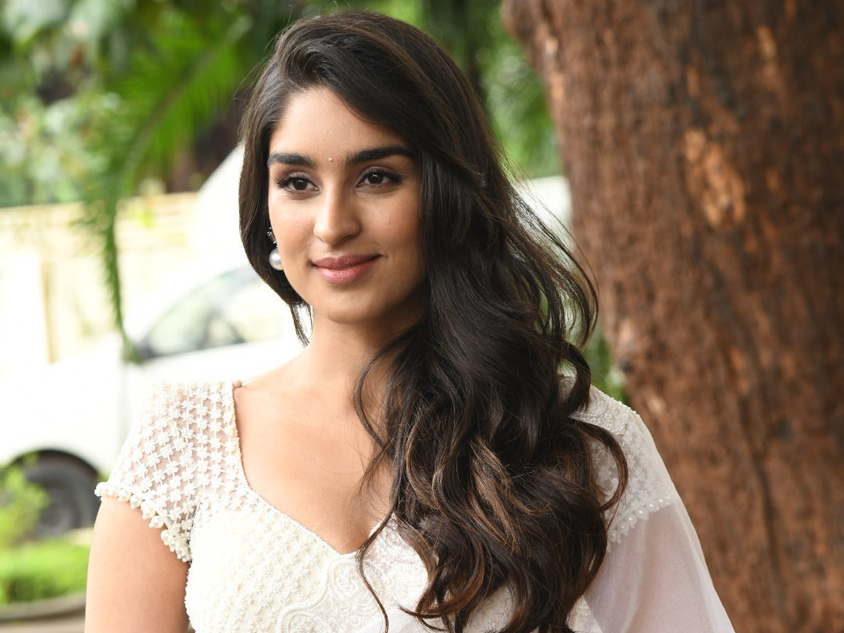 K_20Ramp_20Movie_20Actress_20Yukti_20Thareja_20HD_20Photos__20_281_29.jpg 1
