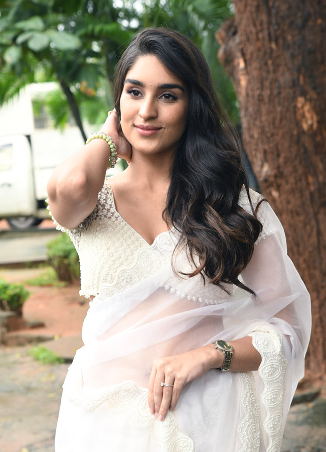 K_20Ramp_20Movie_20Actress_20Yukti_20Thareja_20HD_20Photos__20_285_29.jpg 5