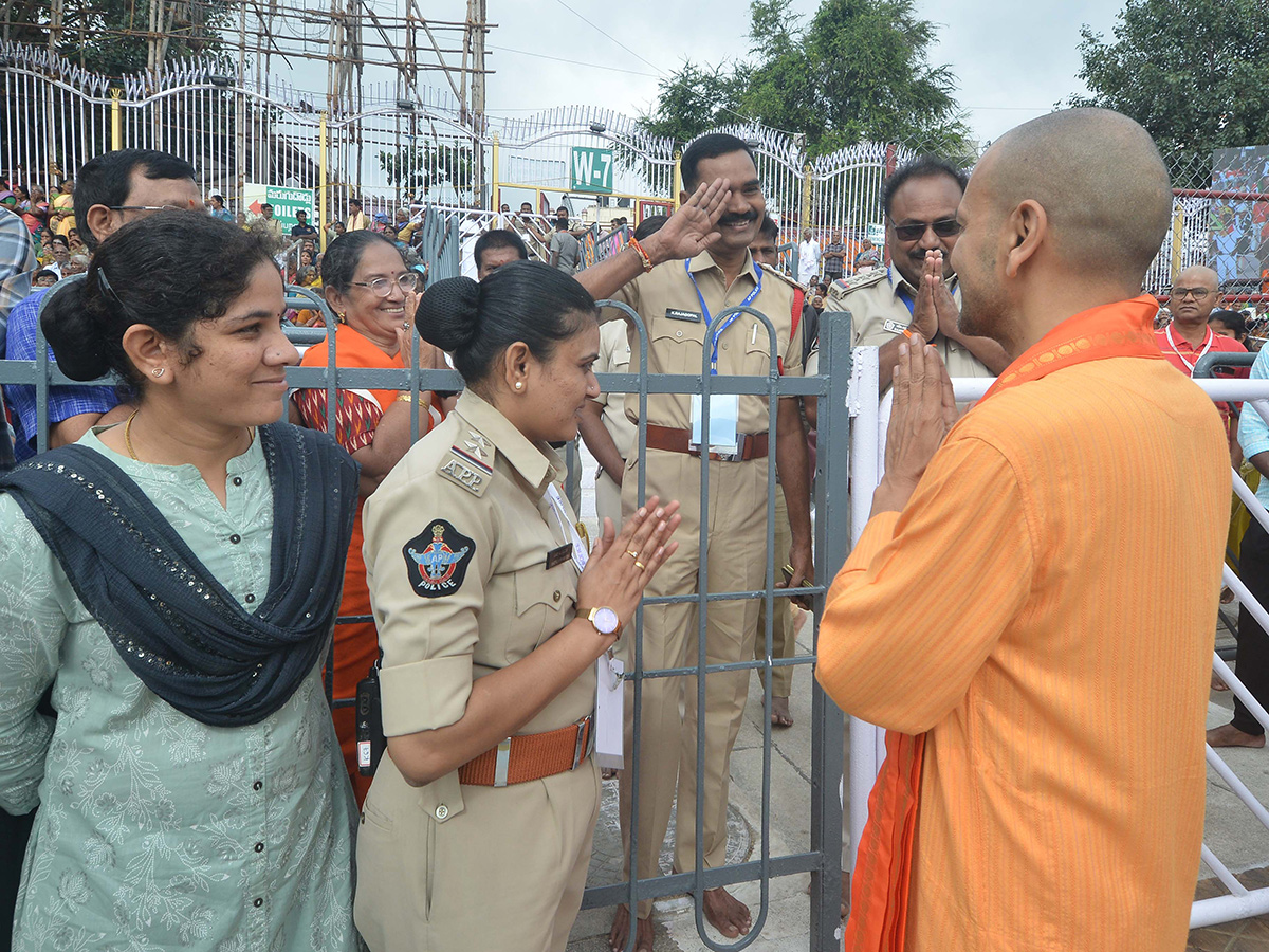 Sri_20Malayappa_20in_20Rajamannar_20Alankaram_20on_20Kalpavriksha_20Vahanam__20_285_29.jpg 5