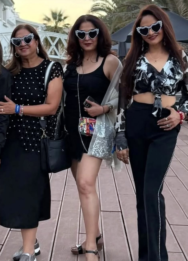 RamyaKrishna7.jpg 8
