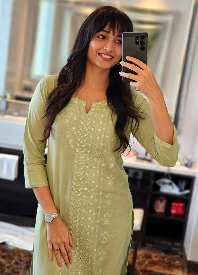 Srinidhi_20shetty1.jpg 2